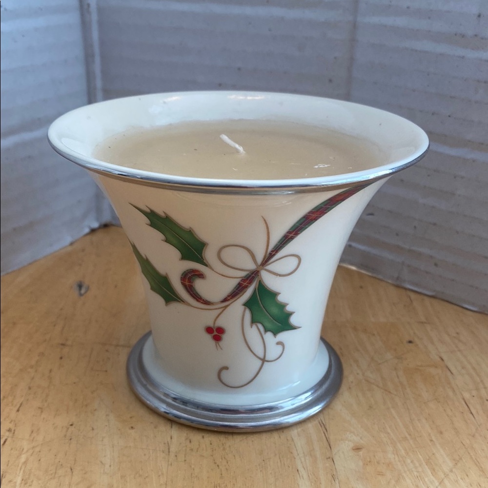 Lenox Holiday Nouveau Festive Candle Holder in silver trim about 3.5 in tall